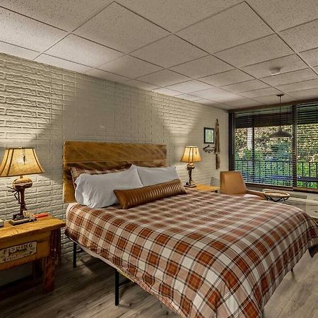 Stonegate Lodge King Bed Wifi 50In Roku Tv Salt Water Pool Room #102 Eureka Springs Eksteriør billede