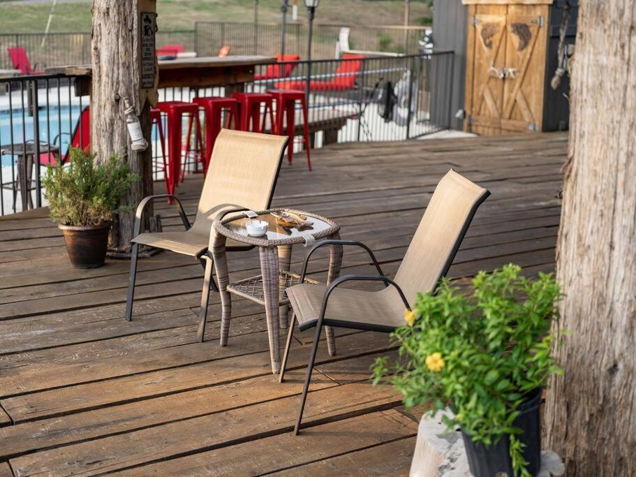 Stonegate Lodge King Bed Wifi 50In Roku Tv Salt Water Pool Room #102 Eureka Springs Eksteriør billede
