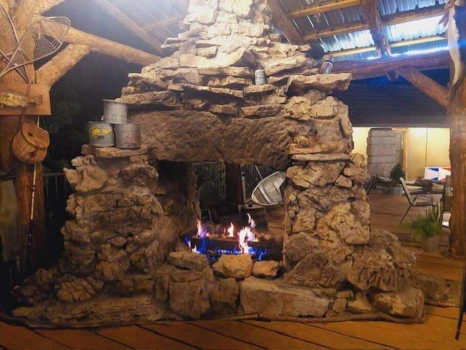 Stonegate Lodge King Bed Wifi 50In Roku Tv Salt Water Pool Room #102 Eureka Springs Eksteriør billede