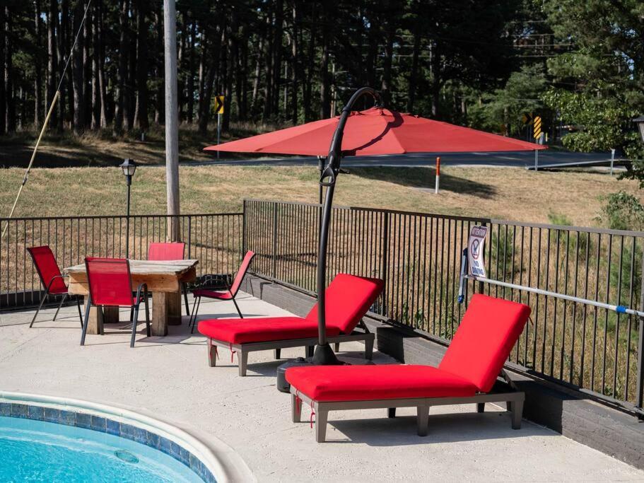Stonegate Lodge King Bed Wifi 50In Roku Tv Salt Water Pool Room #102 Eureka Springs Eksteriør billede