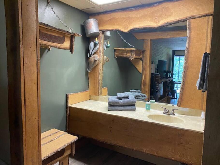 Stonegate Lodge King Bed Wifi 50In Roku Tv Salt Water Pool Room #102 Eureka Springs Eksteriør billede
