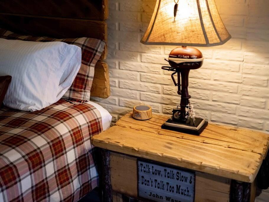 Stonegate Lodge King Bed Wifi 50In Roku Tv Salt Water Pool Room #102 Eureka Springs Eksteriør billede