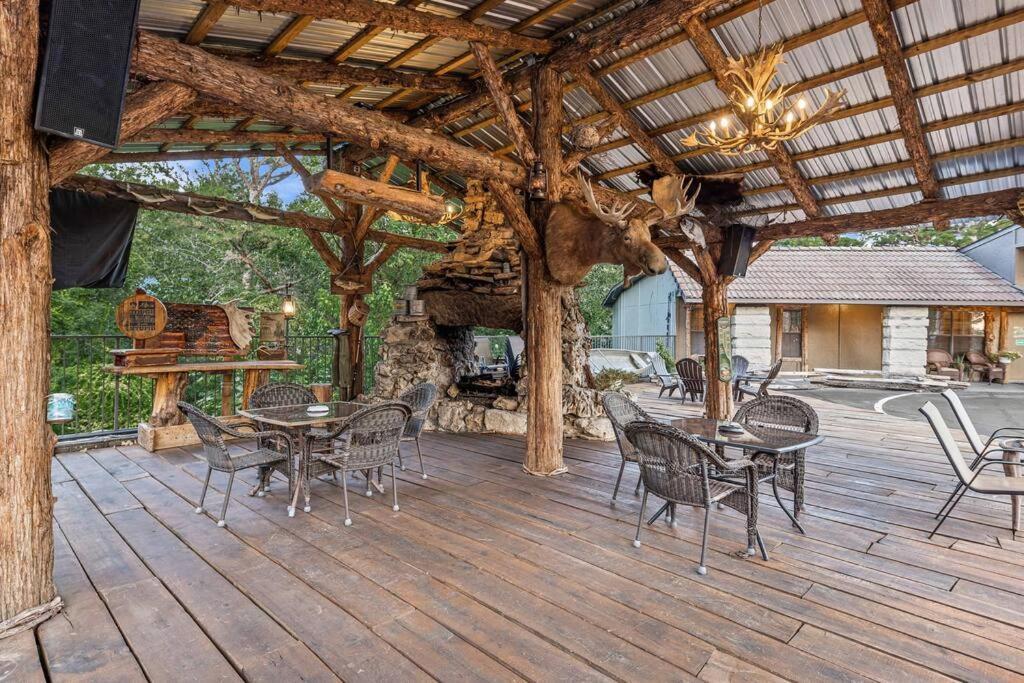 Stonegate Lodge King Bed Wifi 50In Roku Tv Salt Water Pool Room #102 Eureka Springs Eksteriør billede